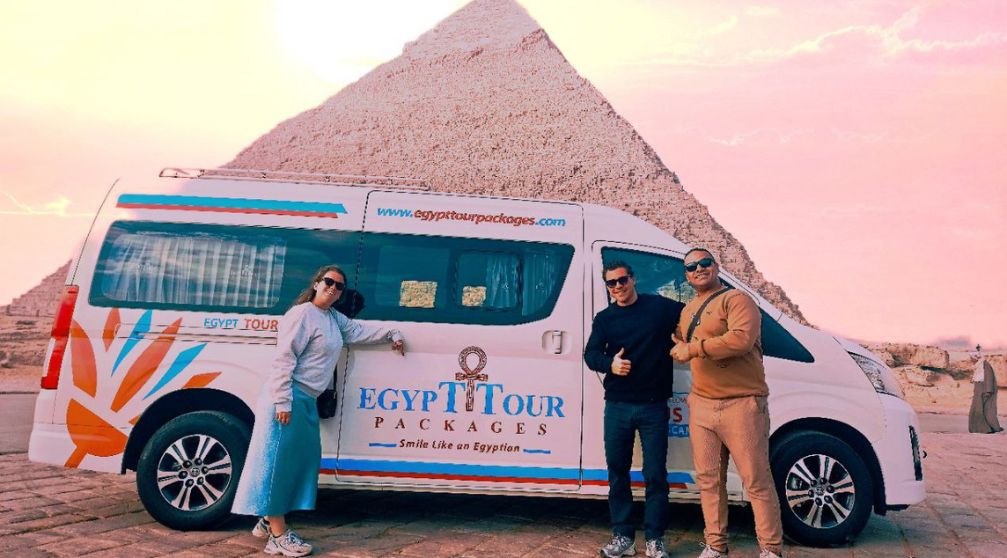 Tour to Giza Pyramids and the Egyptian Museum