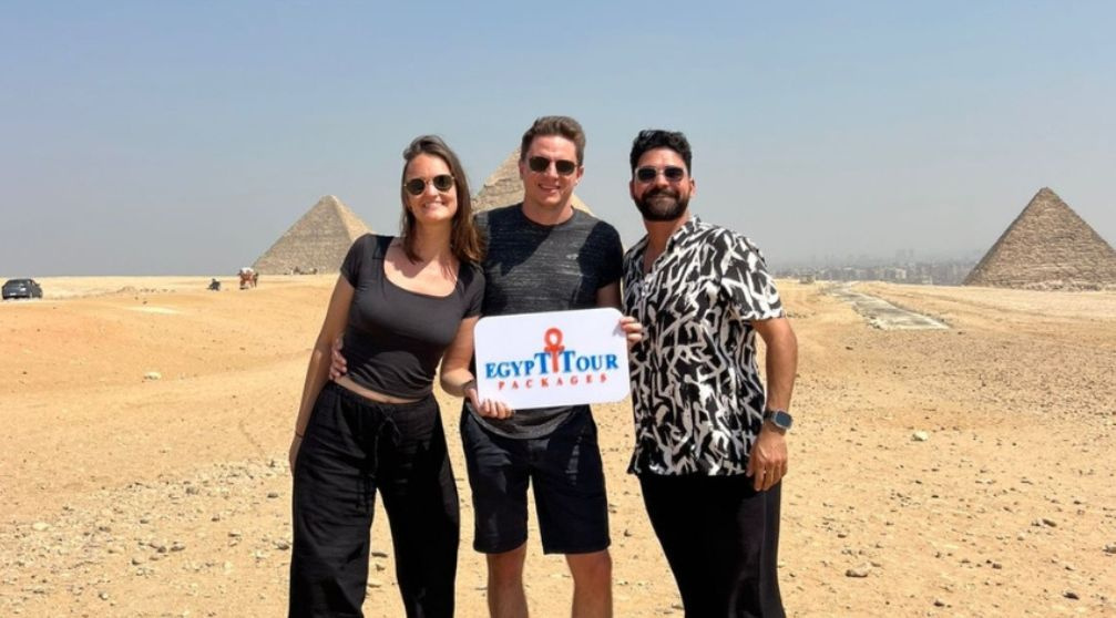 Tour to Giza Pyramids and the Egyptian Museum