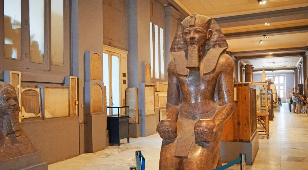 Tour zu den Pyramiden von Gizeh, der Sphinx, Sakkara und dem Großen Ägyptischen Museum Tour zu den Pyramiden von Gizeh, der Sphinx, Sakkara und dem Großen Ägyptischen Museum