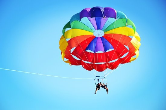 Excursiones en parasailing en Sahl Hasheesh