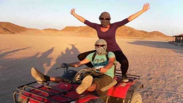 Excursión al atardecer por el desierto desde Marsa Alam en quad ATV